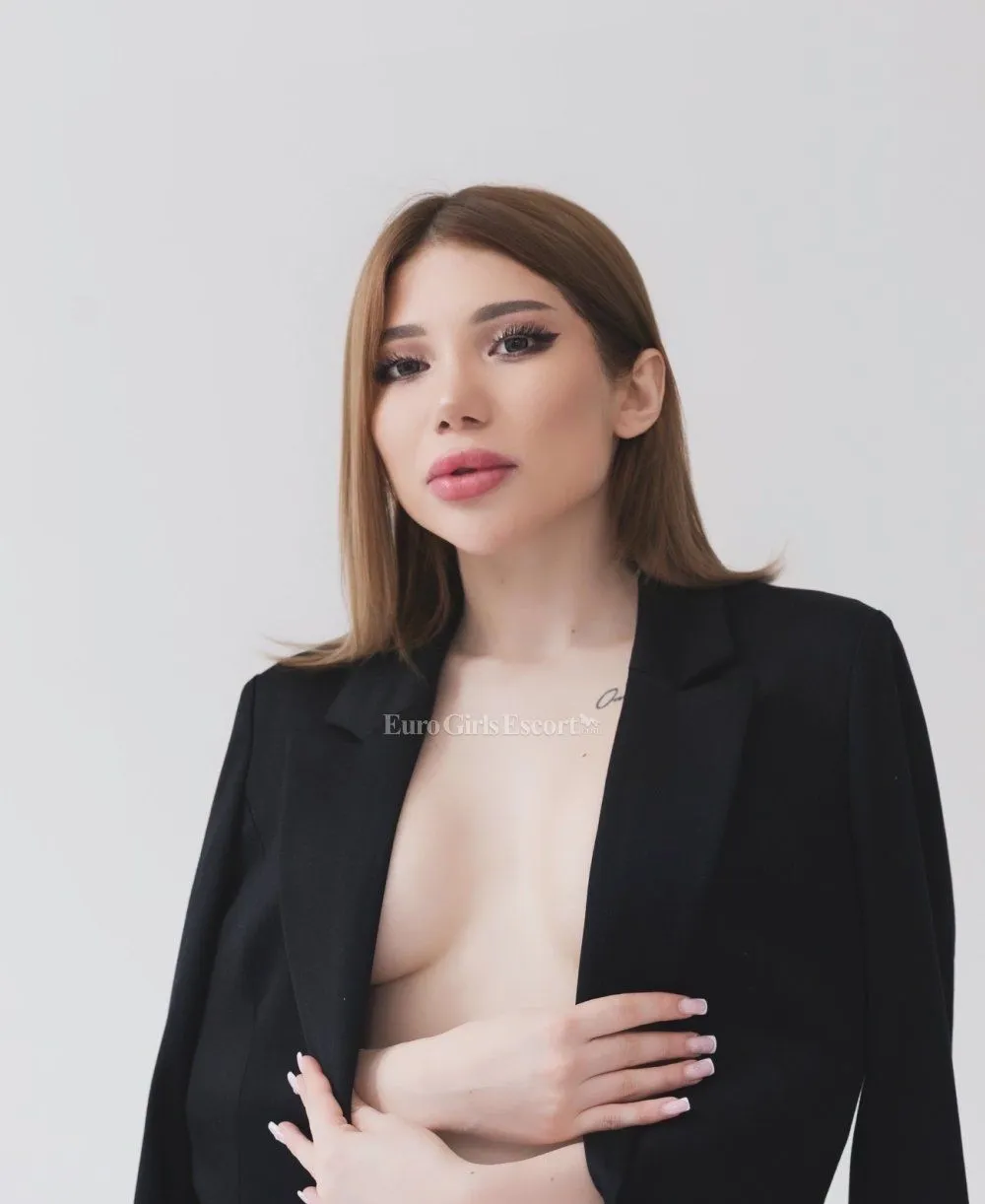 Alina photo 3